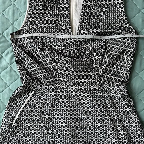J.Crew Black & White Geometric Print Sleeveless – Size 4 – 100% Cotton - Picture 9 of 12